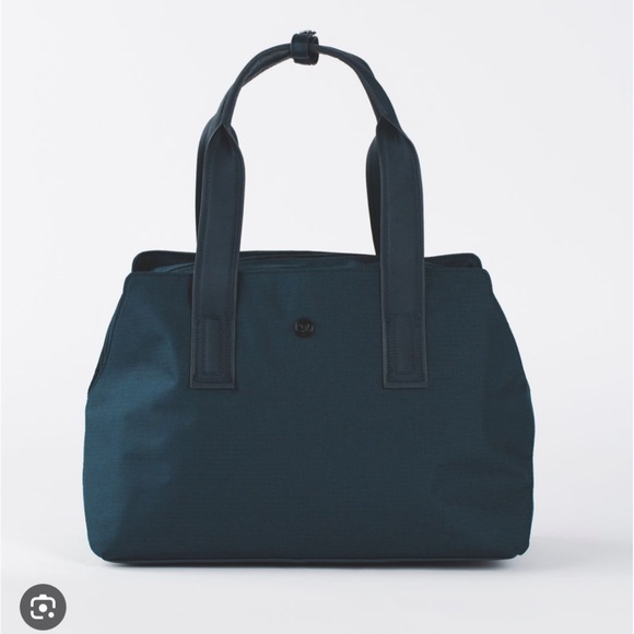 lululemon athletica Handbags - Lululemon Go getter bag